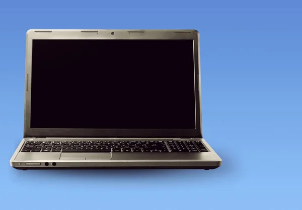 Moderner Laptop Mit Leerem Bildschirm Auf Dem Schreibtisch — Stockfoto