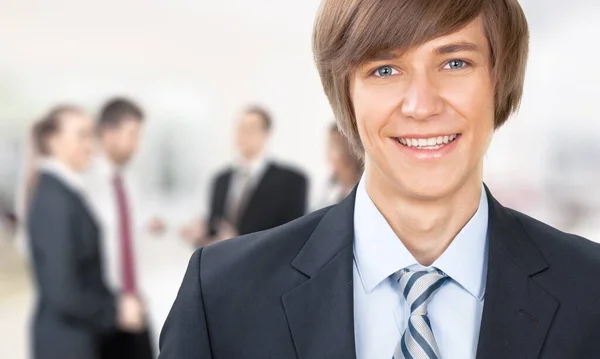 Retrato Jovem Empresário Feliz — Fotografia de Stock