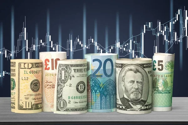 Walcowane Dolary Banknoty Euro Biurku — Zdjęcie stockowe