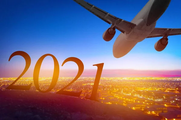 Silueta 2021 Texto Hermosa Luz Puesta Del Sol Con Avión — Foto de Stock