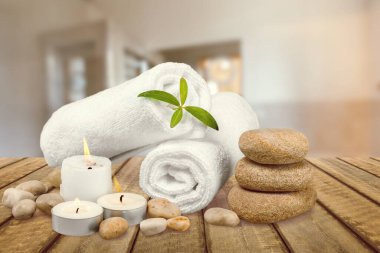 Mumlu spa konsepti, doğal organik sabunlar, cilt tedavisi için havlular.
