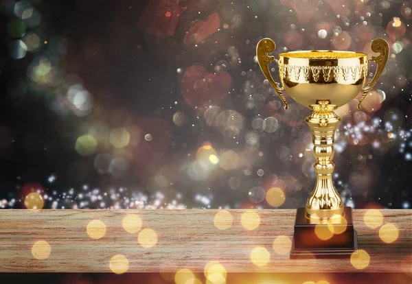 Prachtige Gouden Trofee Houten Tafel Donkere Achtergrond Met Abstracte Glanzende — Stockfoto
