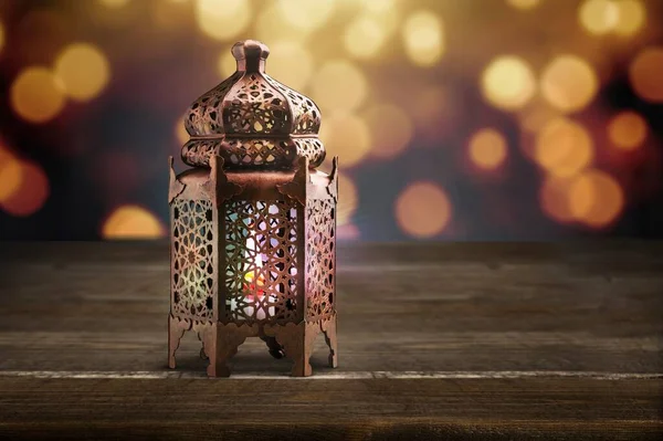 装饰的阿拉伯灯笼在夜晚闪闪发光 穆斯林节日斋月斋月 — 图库照片