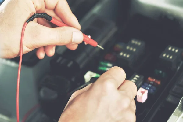 Technicians Inspect Cars Automobile Electrical System — Stock Photo, Image
