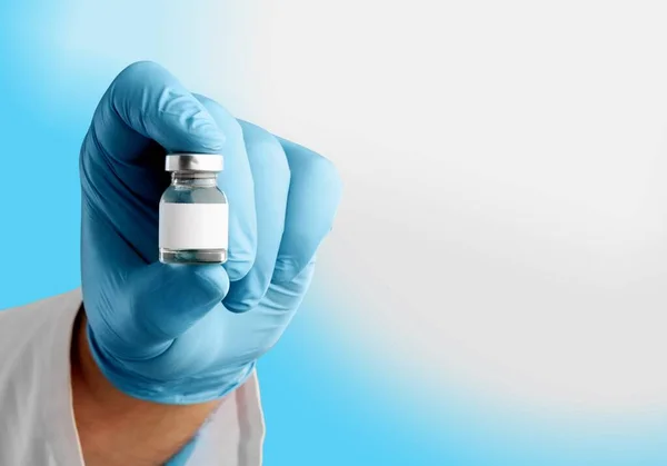 Вакцина Від Коронавірусу Скляній Пляшці Руці Лікаря Фоні — стокове фото
