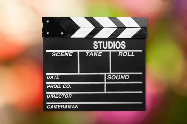 Klasszikus Film Clapperboard Színes Háttér — Stock Fotó