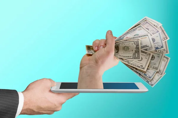 Biznesmen Wypełza Ekranu Smartfona Banknotem Dolarowym — Zdjęcie stockowe