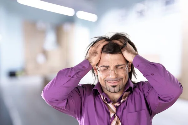 Hombre Triste Que Sufre Dolor Cabeza Casa Tocándose Cabeza —  Fotos de Stock