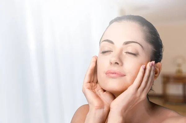 Concepto Belleza Una Joven Feliz Cuidado Piel Cuidado Del Cabello — Foto de Stock