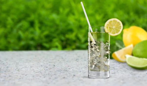 Koel Vers Gemaakte Limonade Citrusvruchten Een Houten Tafel — Stockfoto