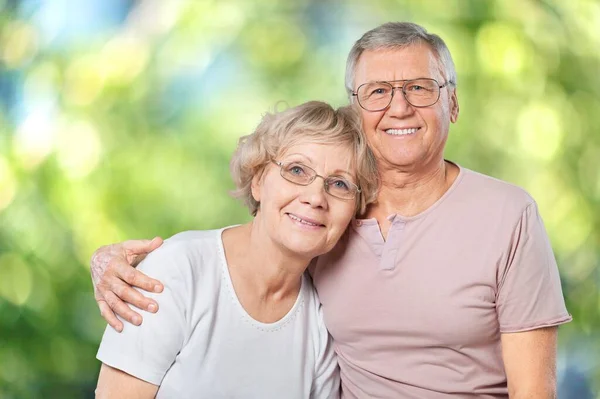 Portrait Beau Couple Personnes Âgées Posant Dans Fond Parc — Photo