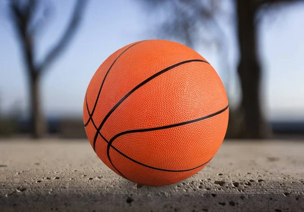 Narancssárga Kosárlabda Földön — Stock Fotó