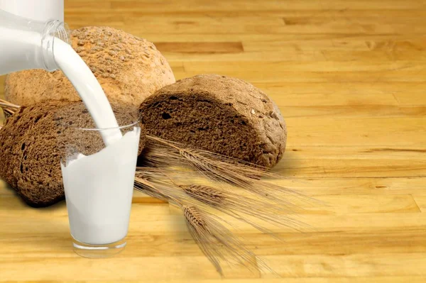 Süt Ürünleri Ekmek Yahudi Bayramının Sembolleri Shavuot — Stok fotoğraf