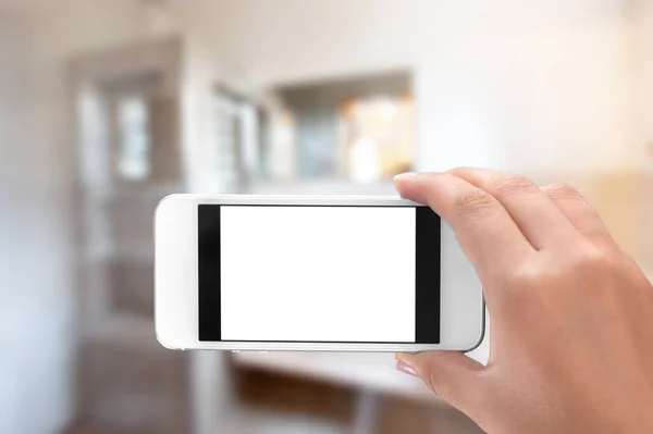 Beyaz Ekran Cep Telefonunu Tutuyor — Stok fotoğraf