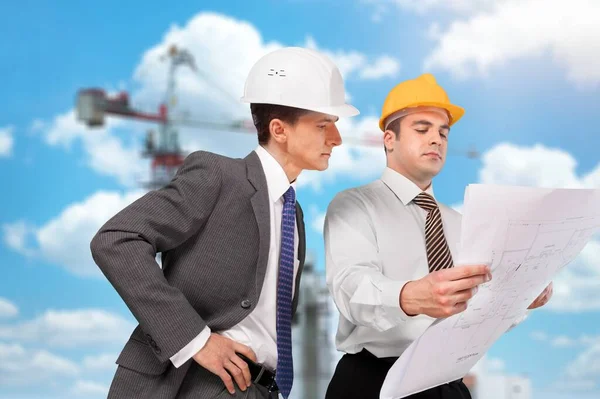 Byggarbetsplatstekniker Och Byggnadsinspektion Som Innehar Dokument — Stockfoto
