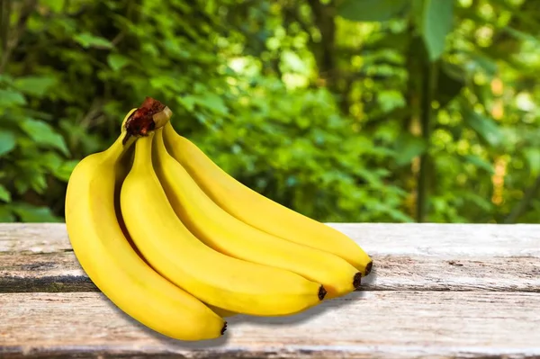 Sabrosas Frutas Amarillas Frescas Plátano Escritorio —  Fotos de Stock
