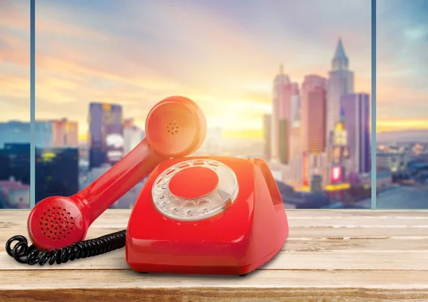 Régi Piros Forgótárcsás Retro Telefon Vevőkészülékkel — Stock Fotó