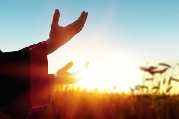 Jezus Christus Reikt Zijn Handen Uit Bidt Bij Zonsondergang — Stockfoto