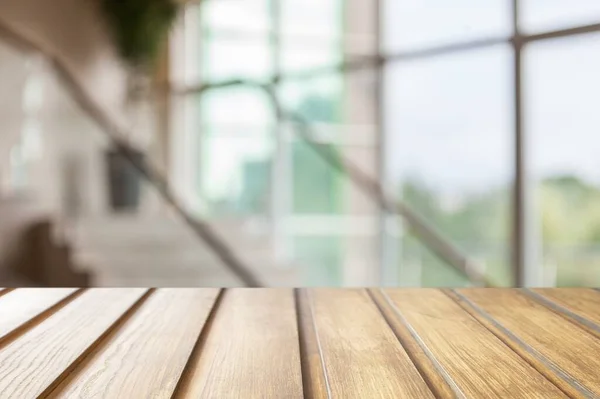 Mesa Madera Vacía Con Luces Fondo Borroso Del Restaurante —  Fotos de Stock