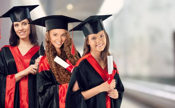 Lachende Uitwisselingsprogramma Student Zwart Diploma Cap Toga Het Bezit Van — Stockfoto