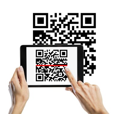 Modern cep telefonundaki QR kodu taranıyor.