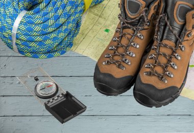 Arkaplanda pirinç antika pusula