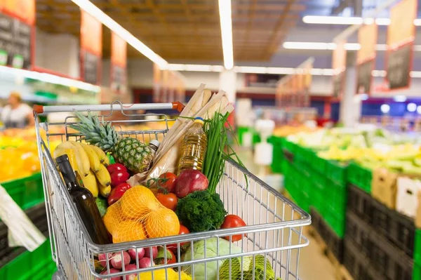 Mannelijke Hand Holding Supermarkt Check Close Zicht — Stockfoto