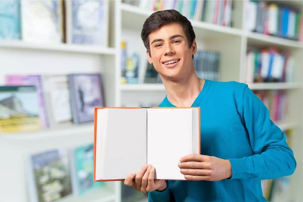 Atraktivní Mladý Muž Drží Otevřenou Knihu Prázdnými Stránkami — Stock fotografie