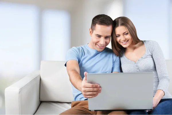 Moeder Dochter Met Een Laptop — Stockfoto