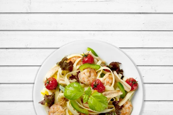Pasta Shrimps Vegetables White Plate — Stock Photo, Image