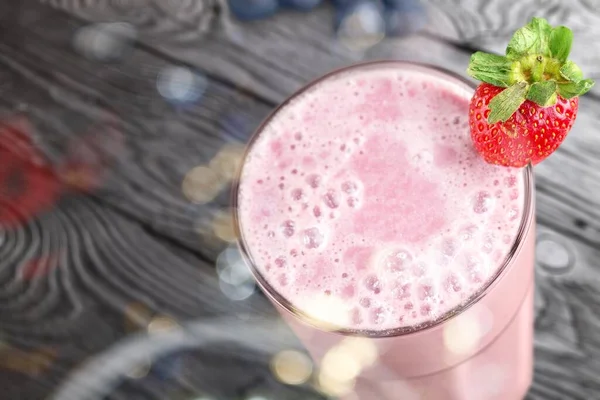 Glas Rosa Erdbeer Milchshake Oder Cocktail Isoliert Auf Weißem Hintergrund — Stockfoto
