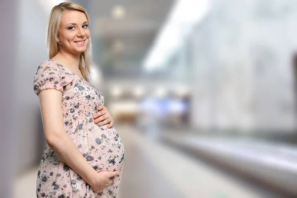 Uma Mulher Grávida Sorridente Cuidado Bebê Conceito Saúde — Fotografia de Stock