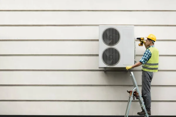 Tekniker Arbetare Reparation Air Conditioning Technician Och Del Förberedelserna För — Stockfoto