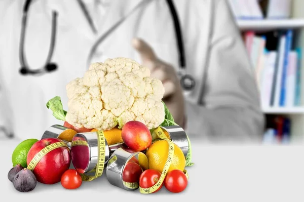 Concepto Telesalud Nutricionista Línea Nutricionista Doctora Con Verduras Frescas Saludables —  Fotos de Stock