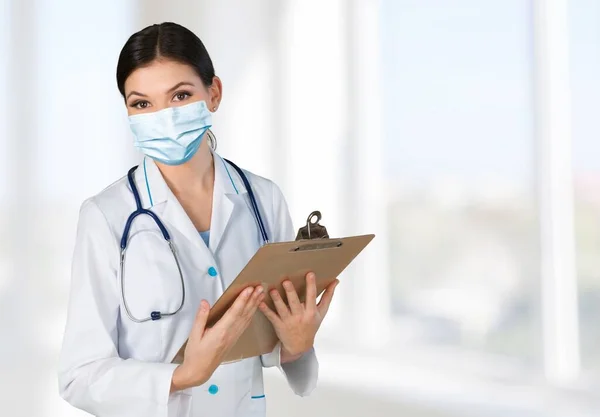 Portrait Une Femme Médecin Robe Blanche Masque Facial — Photo