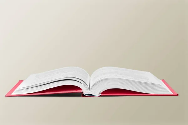 Відкрити Вивчення Червоної Книги Столі — стокове фото