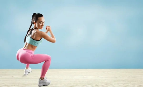 Fitness Leende Kvinna Sportkläder Gör Övningar — Stockfoto