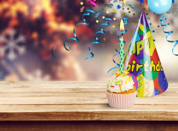 Cupcake Compleanno Con Una Candela Compleanno Cappello Festa — Foto Stock