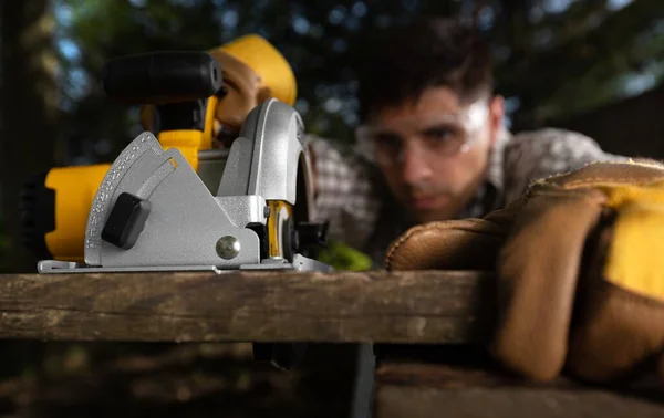 Trabajador Carpintero Que Trabaja Como Diseñador Madera Taller Carpintería Joven — Foto de Stock