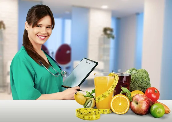 Telemedizin Und Online Ernährungsberatung Ärztin Mit Frischem Gesundem Gemüse — Stockfoto