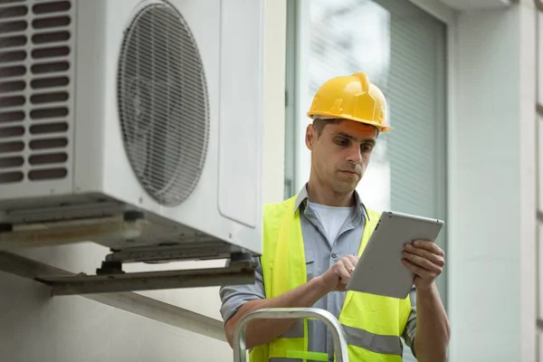 Tekniker Arbetare Reparation Air Conditioning Technician Och Del Förberedelserna För — Stockfoto