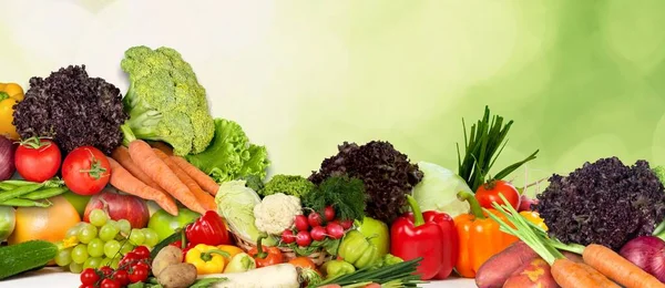 Panorama Frutas Verduras Bayas Sobre Fondo Borroso Color —  Fotos de Stock