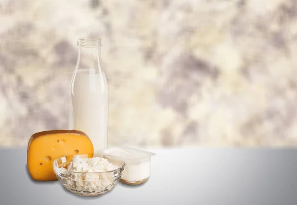 Süt Ürünleri Ahşap Masada — Stok fotoğraf