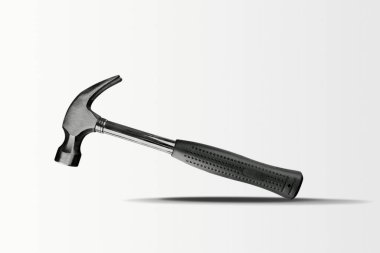 Kabzalı modern demir çekiç. Çatıyı çivilemek için bir araç..