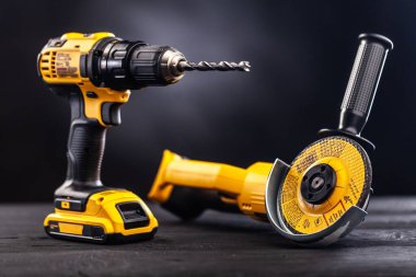 Yapım marangozluk araçları elektrik kablolu testereli arka plan matkabı