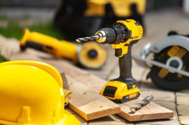 Yapım marangozluk araçları elektrik kablolu testereli arka plan matkabı