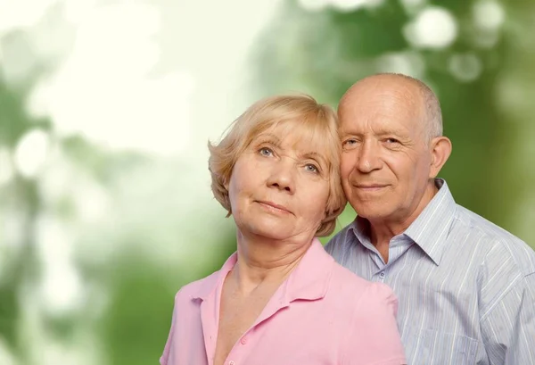 Portrait Beau Couple Personnes Âgées Posant Dans Fond Parc — Photo