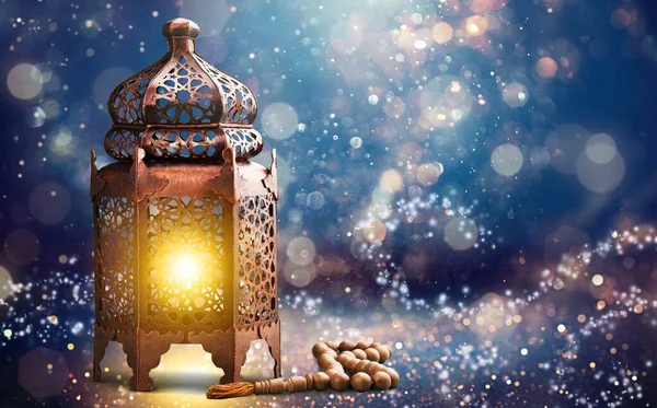 Рамадан Карім Привітання Прекрасним Арабським Ліхтарем — стокове фото