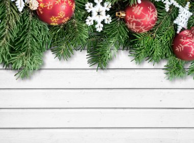 Noel süslemesi köknar dalı, Noel balosu ve karla