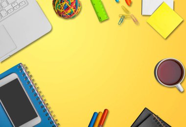 Okula geri dön. Metin için yeri olan okul malzemelerinin çerçevesi.